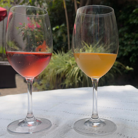 Vino naranja y vino rosado: opuestos, reflejos y tradiciones antiguas